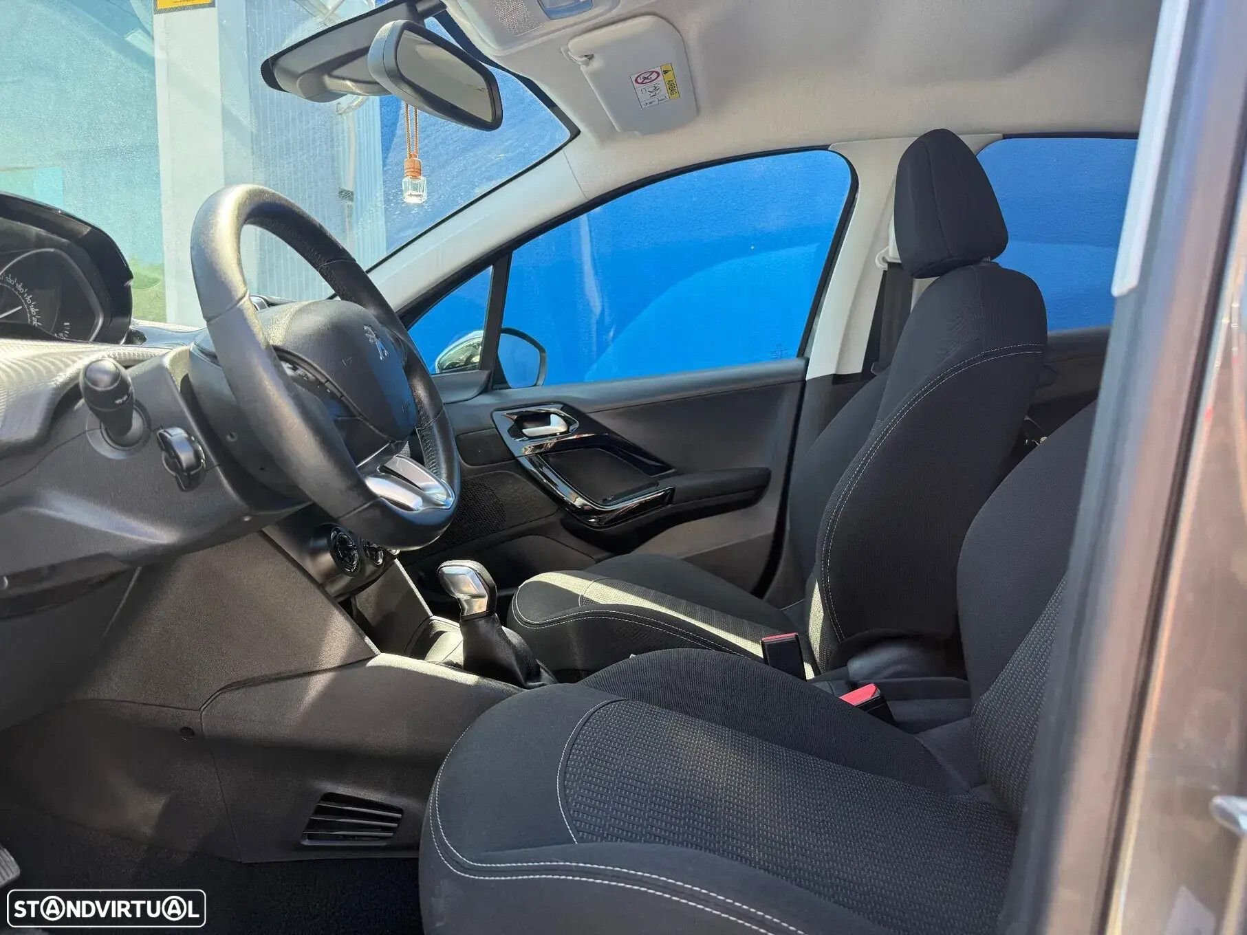 Peugeot 208 - 6