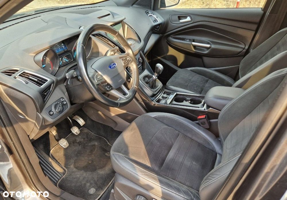 Ford Kuga 2.0 TDCi 4x4 ST-Line - 19