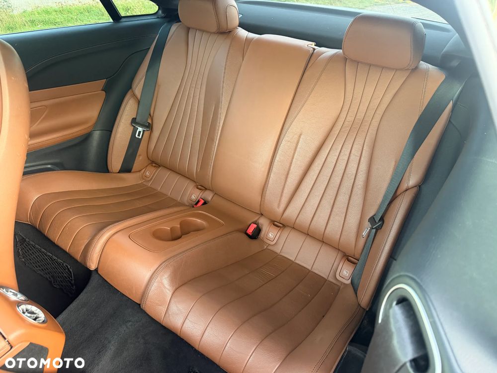Mercedes-Benz Klasa E 200 9G-TRONIC AMG Line - 16