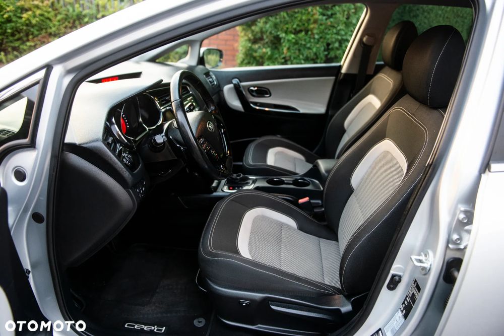 Kia Ceed 1.6 GDI DCT Vision - 18