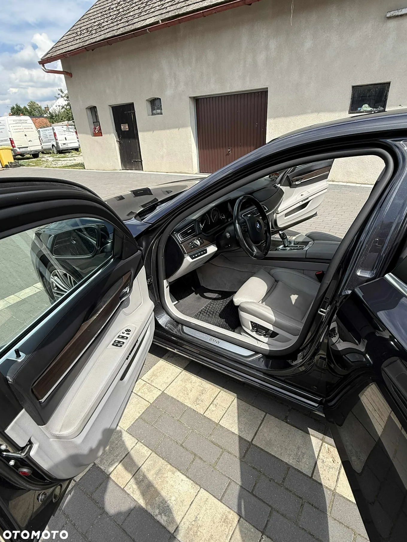 BMW Seria 7 750i xDrive - 16