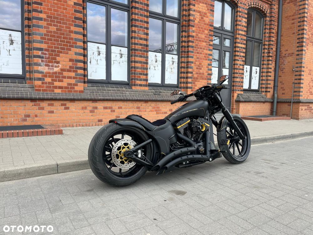 Harley-Davidson Softail Breakout - 10
