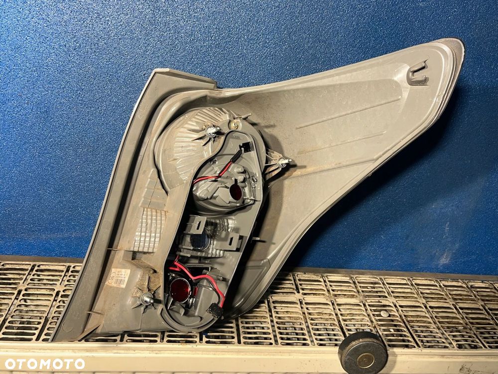 Lampa lewa tylna TOYOTA VERSO LIFT - 3