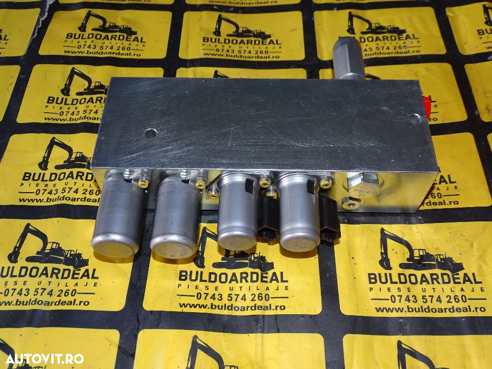 Distribuitor JCB cod. 334/F6978 - 8
