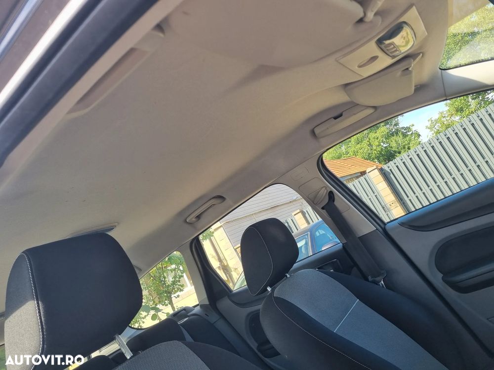 Ford Focus 1.6 TDCI DPF Ambiente - 11