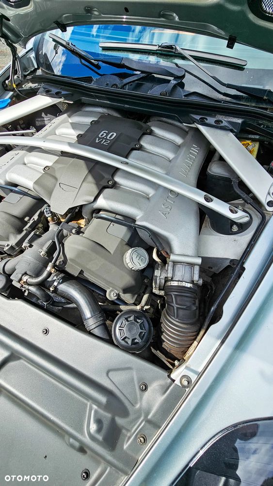 Aston Martin DB9 Standard - 18