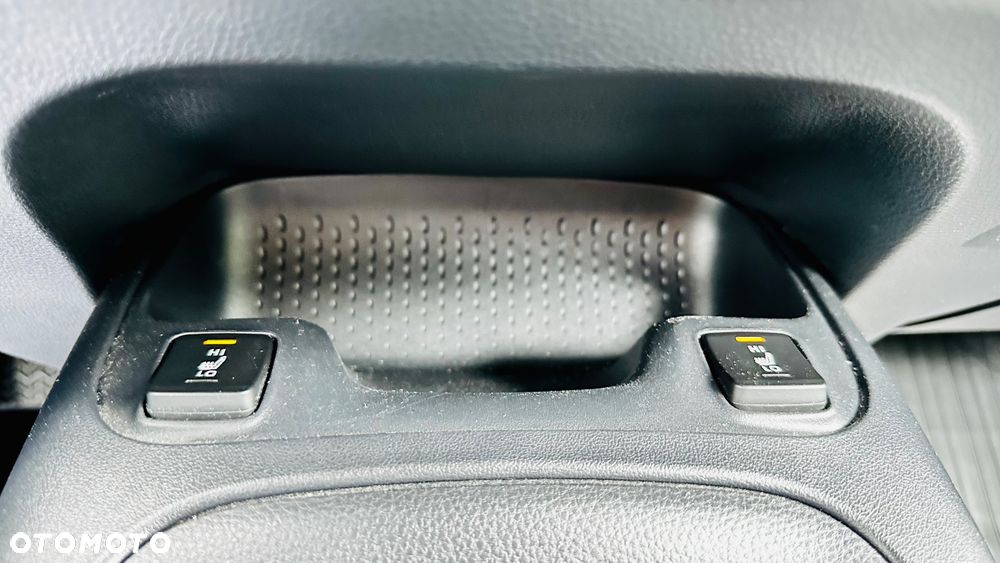 Toyota Corolla 2.0 Hybrid Style - 17