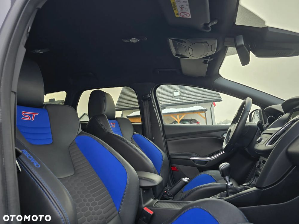 Ford Focus 2.0 EcoBoost ST mit Leder-Sport-Paket - 19