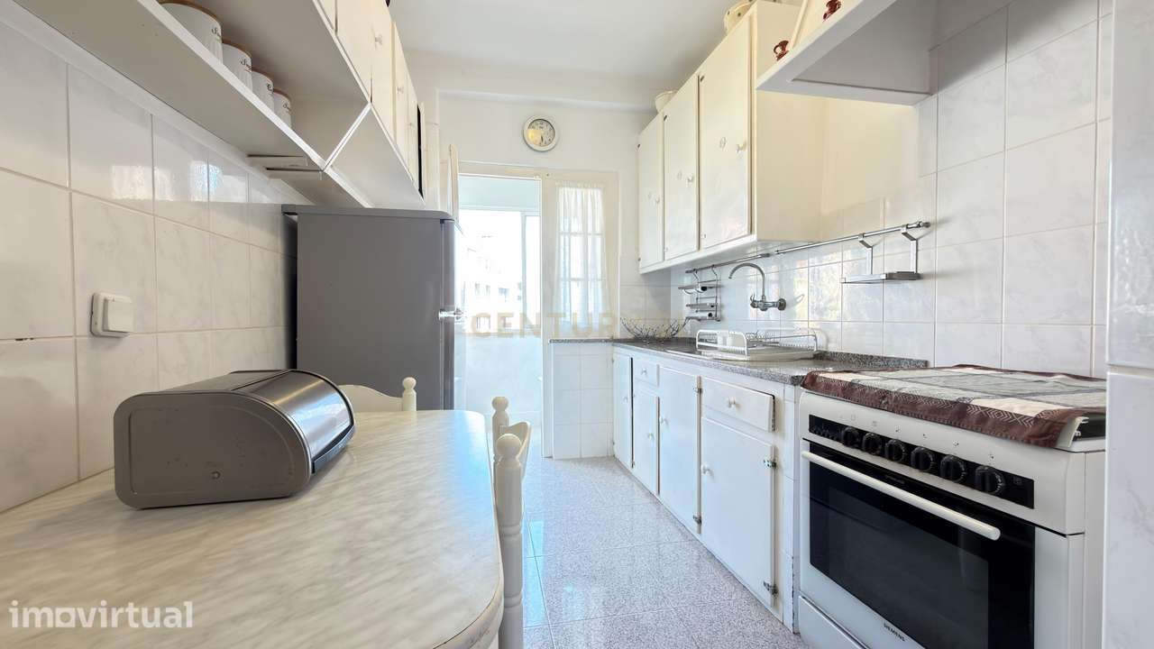 Apartamento T2 para remodelar com vista para o Convento de São Vicente - Grande imagem: 4/20