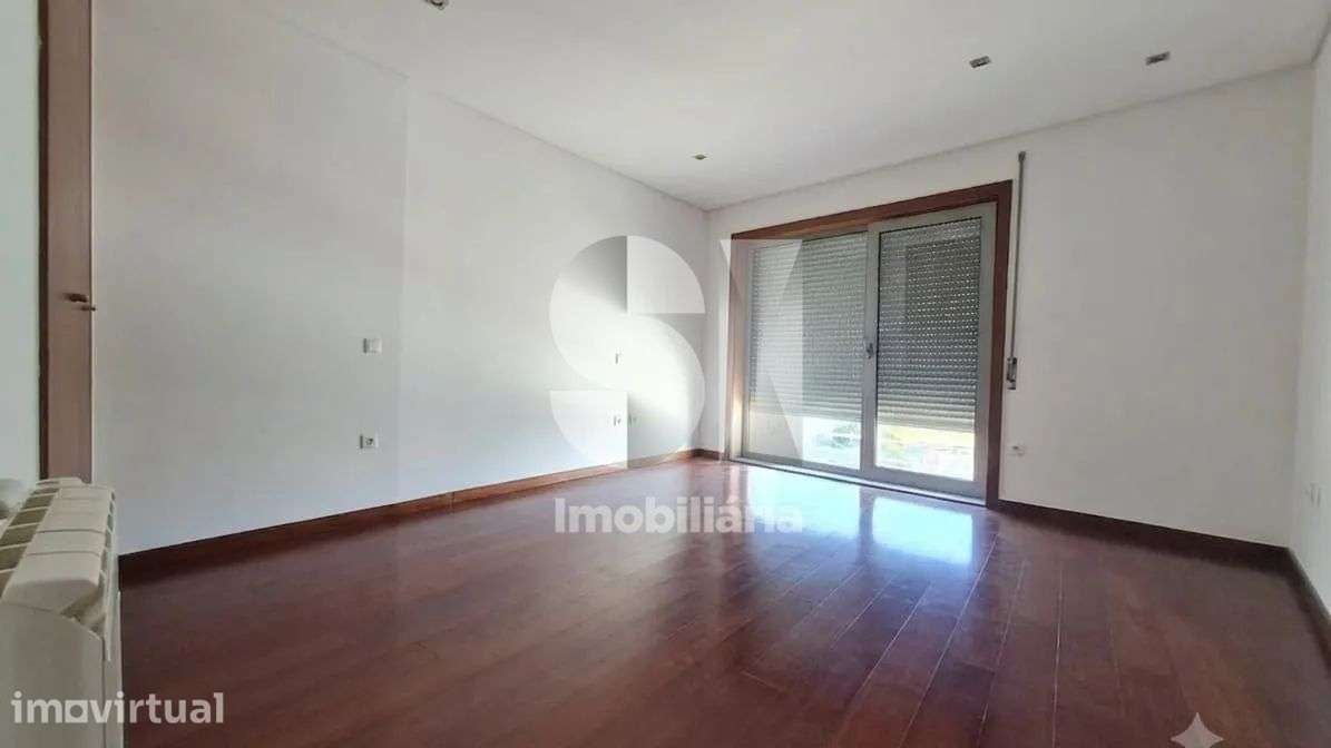 Moradia T4 no Centro da Cidade da Póvoa de Varzim - Grande imagem: 4/24