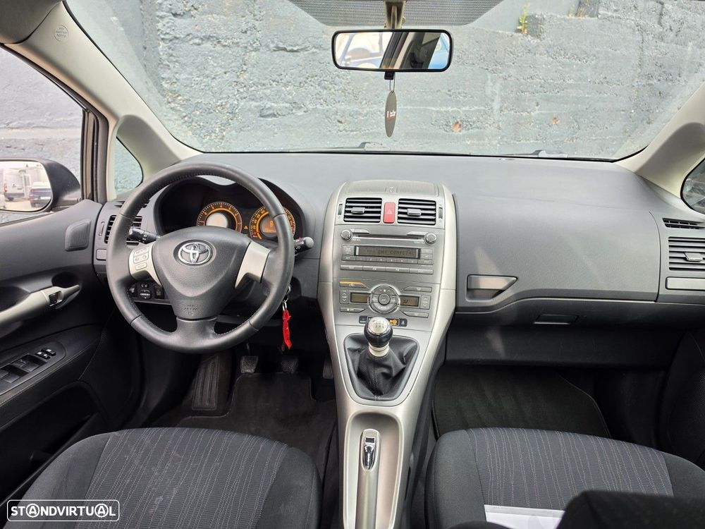 Toyota Auris 1.33 VVT-i Comfort+J16 - 15