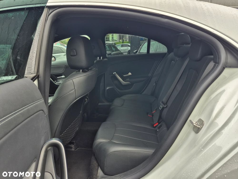 Mercedes-Benz CLA 180 7G-DCT - 24