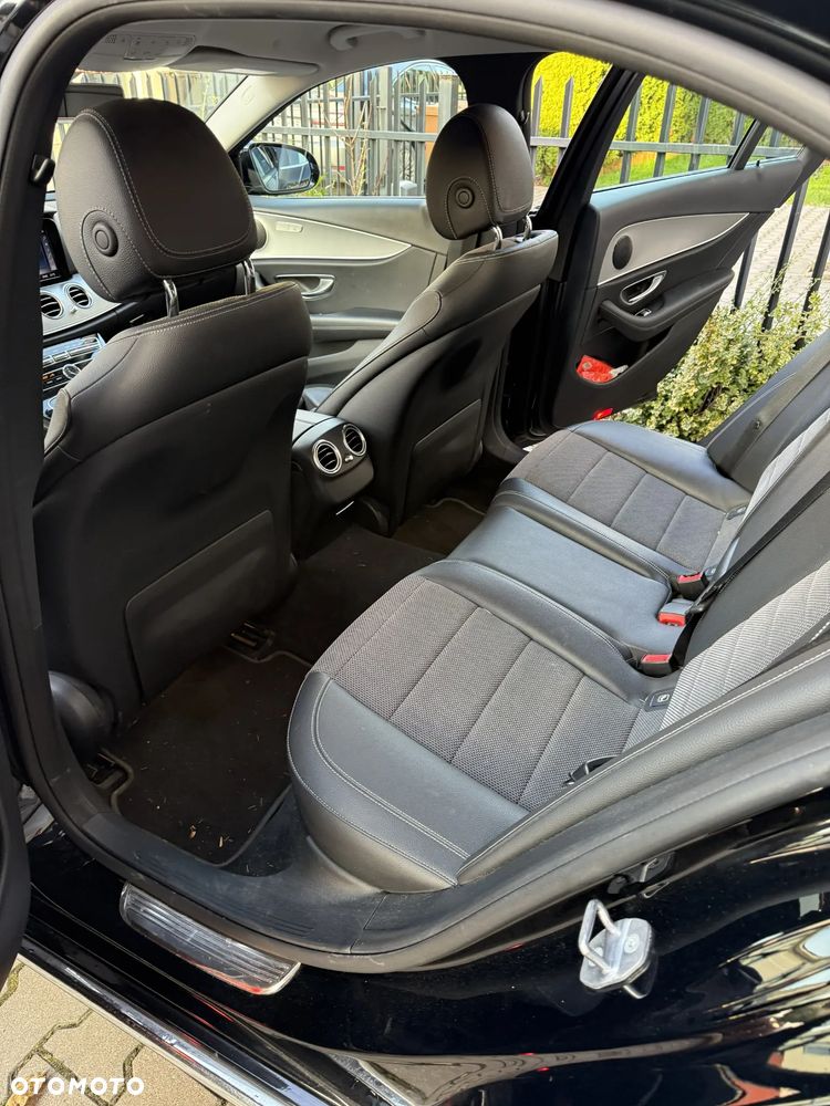 Mercedes-Benz Klasa E 220 d 4-Matic 9G-TRONIC - 12