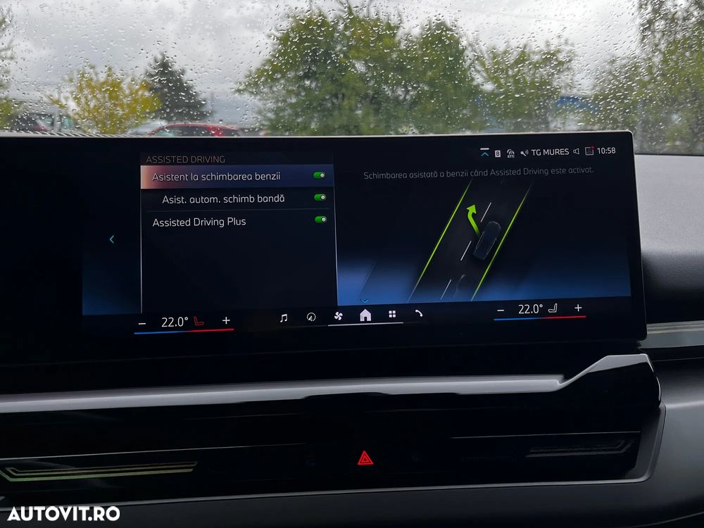 BMW Seria 5 520i AT MHEV - 34