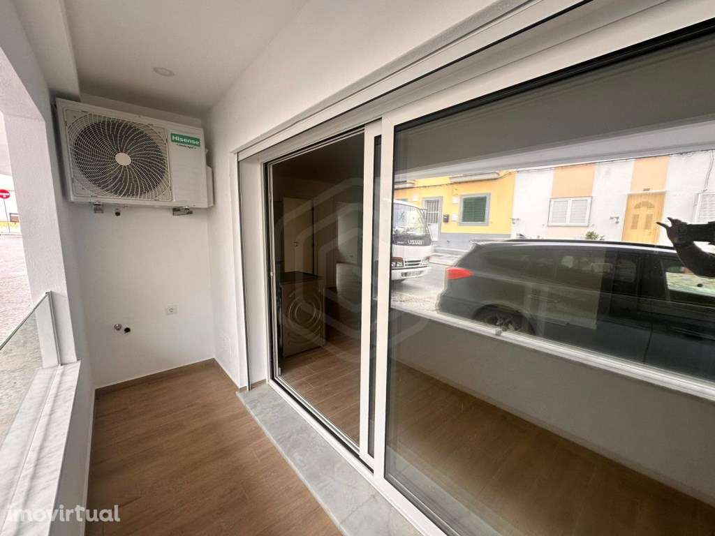 Apartamento T2 rés do chão situado a apenas 150 metros da praia de ... - Grande imagem: 2/28