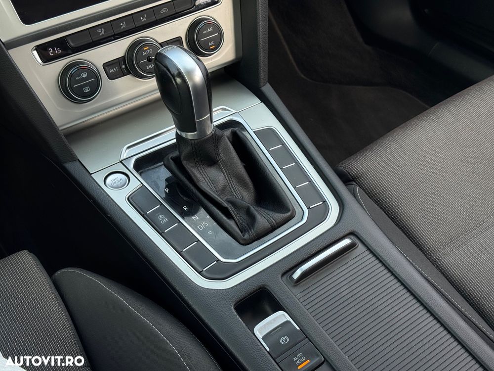 Volkswagen Passat - 17