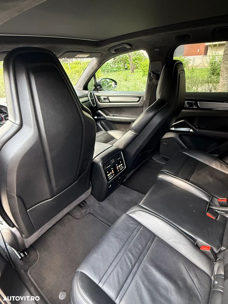 Porsche Cayenne - 10