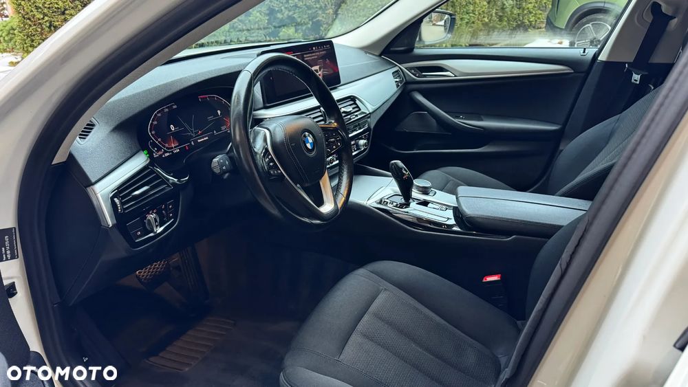 BMW Seria 5 520d Sport Line - 16