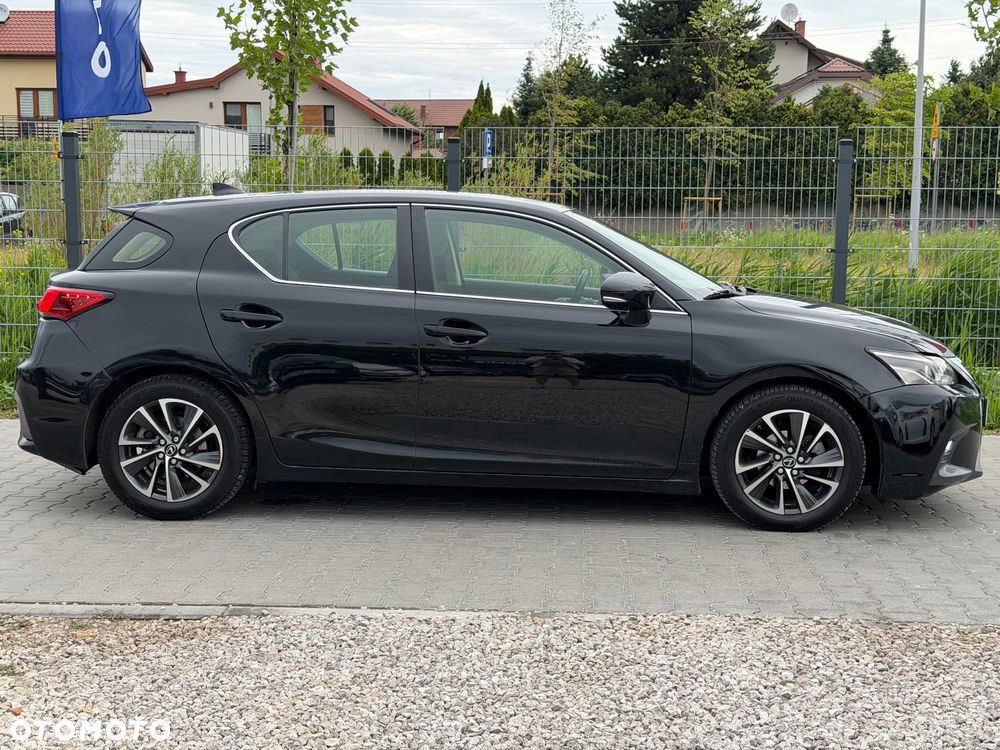 Lexus CT - 7