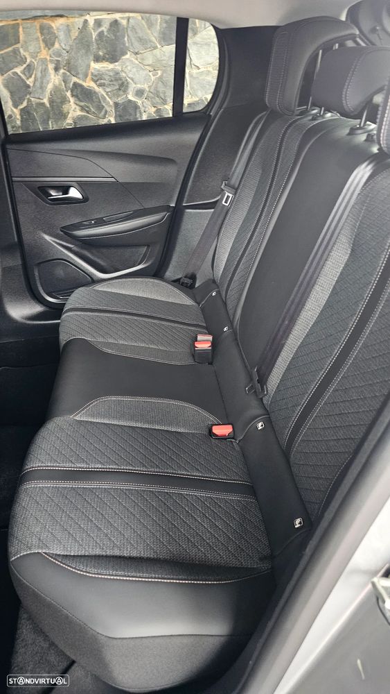 Peugeot 208 1.2 Hybrid Allure e-DCS6 - 42