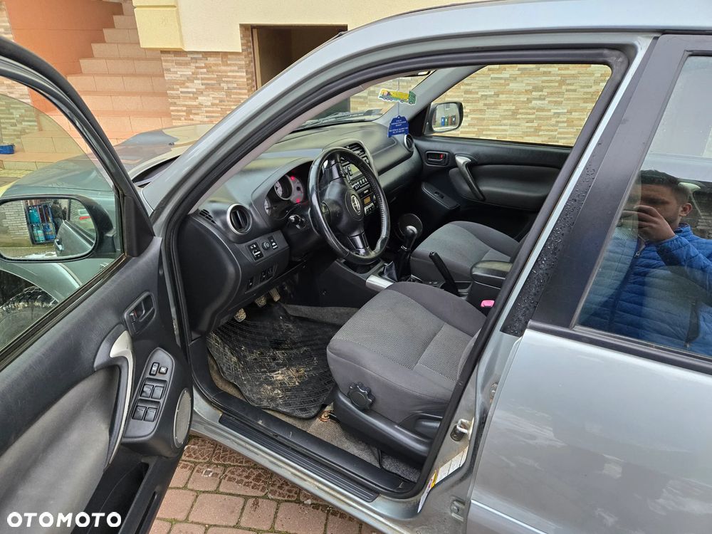 Toyota RAV4 2.0 D-4D 4x4 - 5