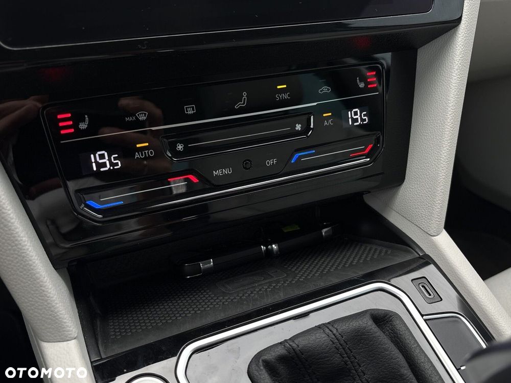 Volkswagen Passat 2.0 TDI Elegance DSG - 23