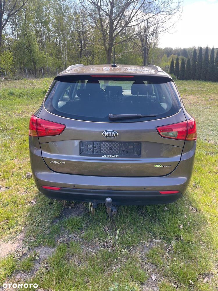 Kia Ceed 1.6 GDI Dream Team Edition - 4