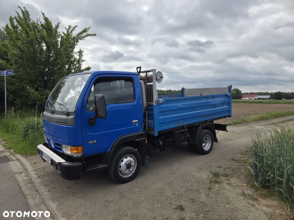 Nissan CABSTAR - 1