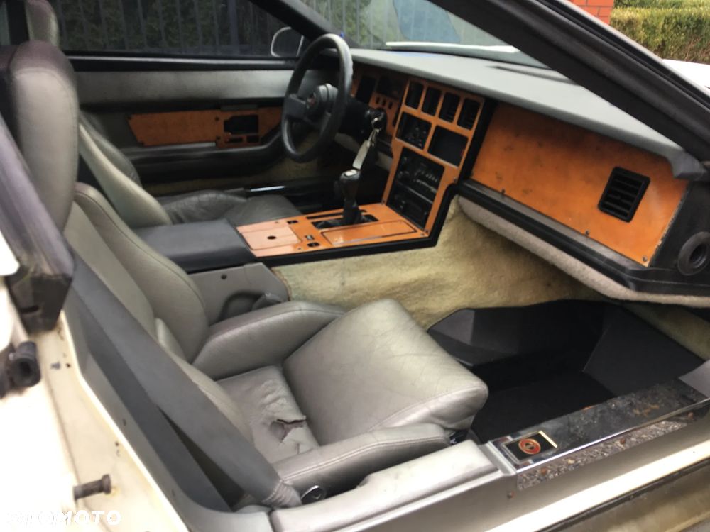 Chevrolet Corvette - 9