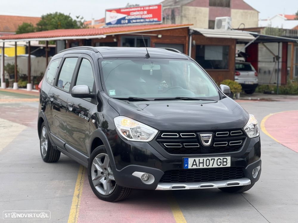 Dacia Lodgy 1.5 Blue dCi Stepway 7L - 1