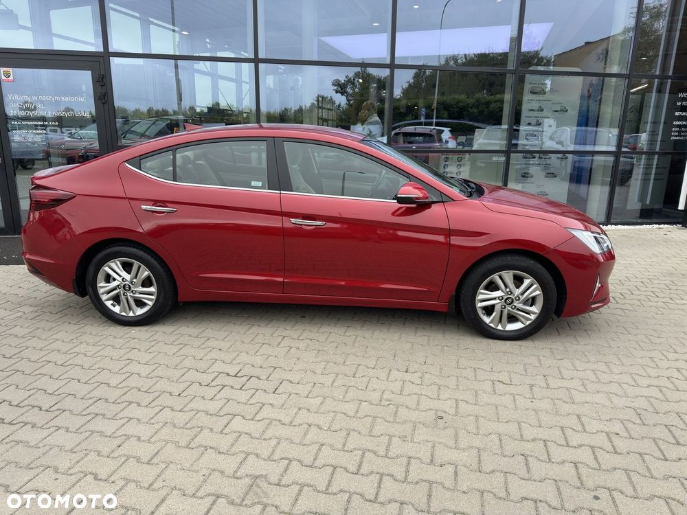 Hyundai Elantra 1.6 Comfort - 3