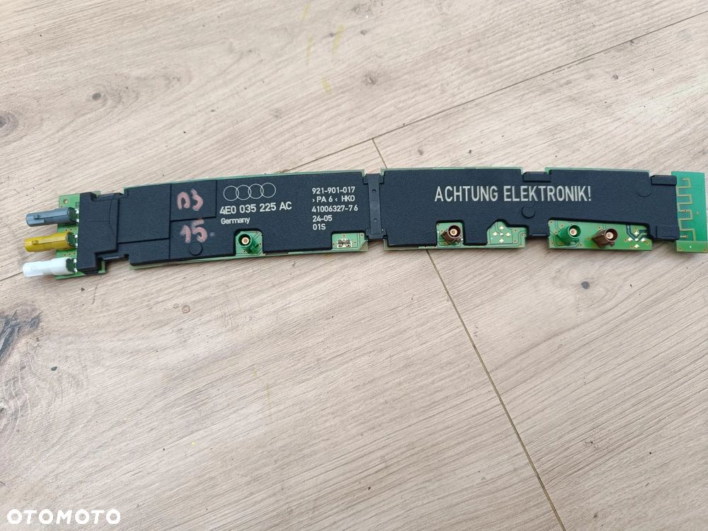 AUDI A8 D3 WZMACNIACZ ANTENOWY ANTENY 4E0035225AC - 1