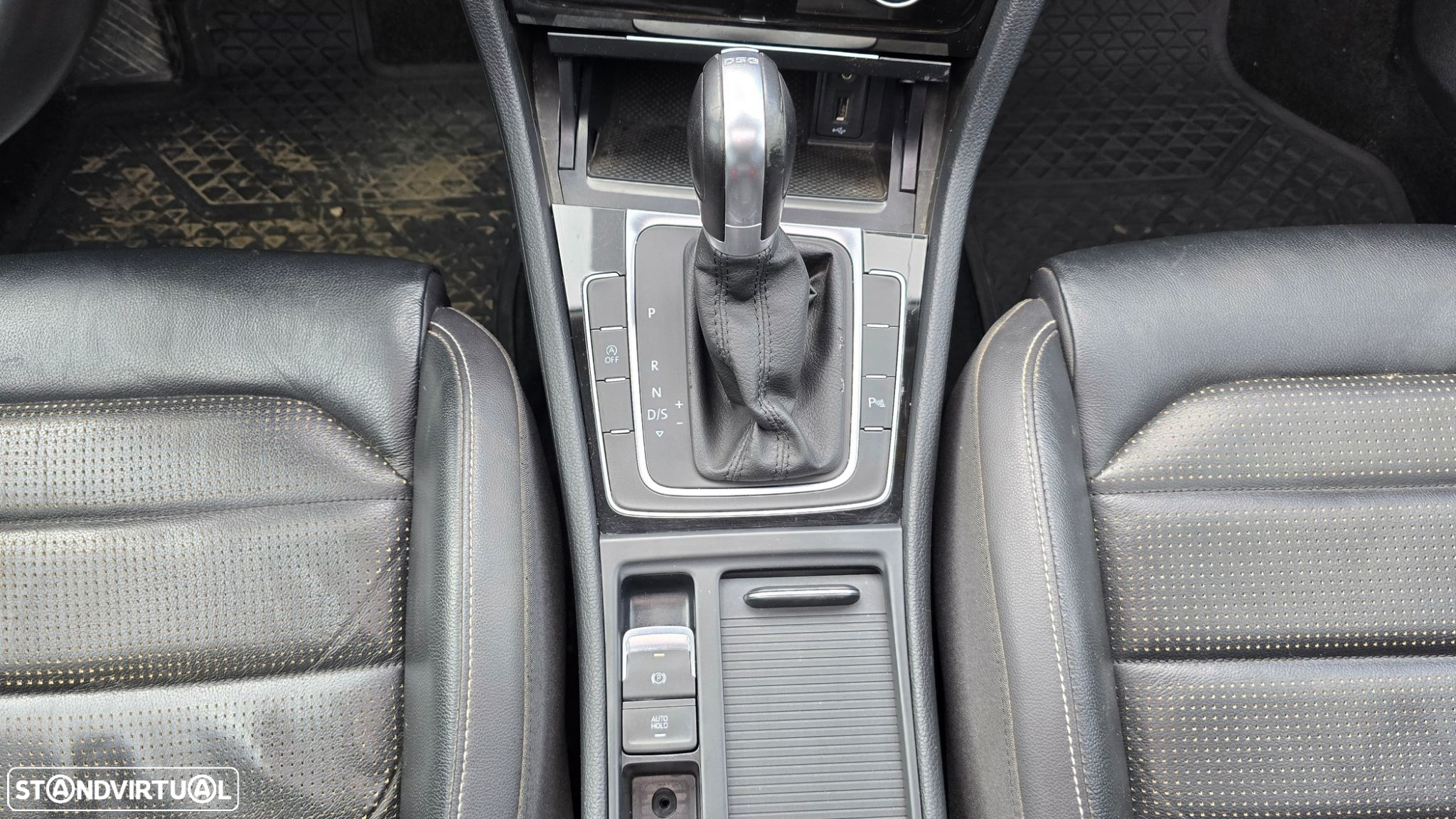 VW Golf Variant 1.6 TDi Highline DSG - 41