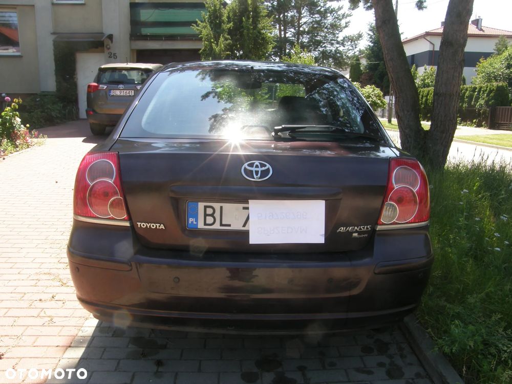 Toyota Avensis 2.0 VVT-i Executive - 4