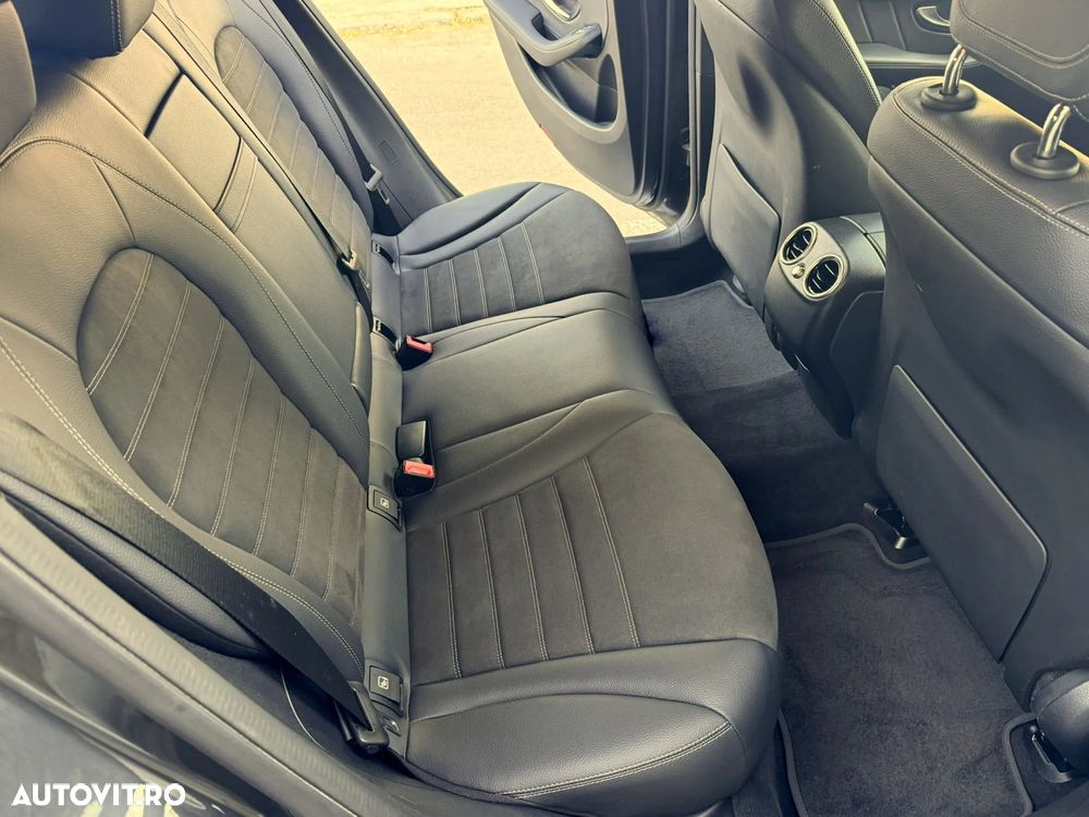 Mercedes-Benz GLC 300 e 4Matic 9G-TRONIC AMG Line Plus - 29