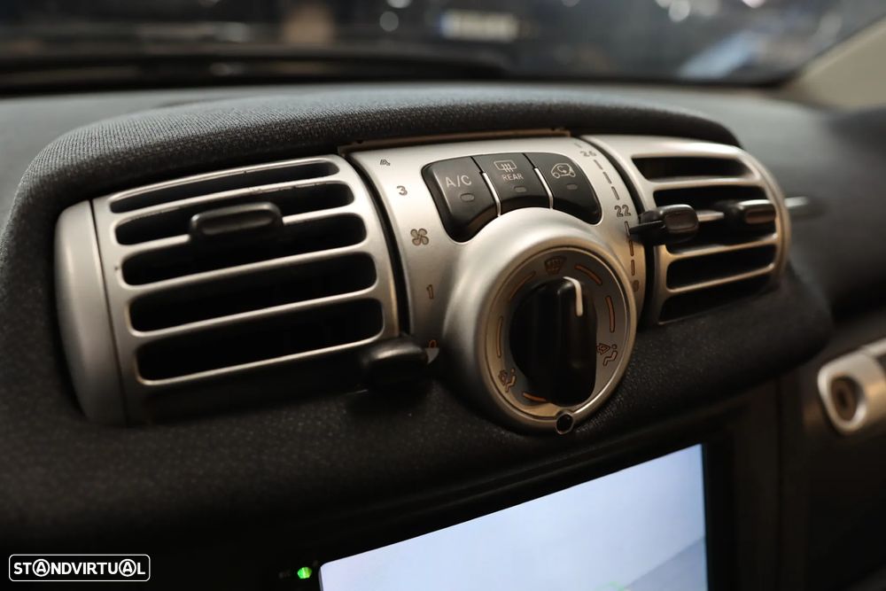 Smart ForTwo Coupé cdi softouch black&white limited dpf - 9