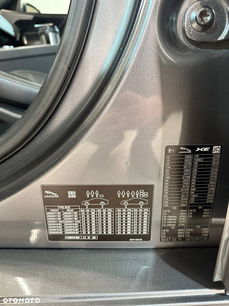 Jaguar XE 2.0 D AWD R-Sport - 21