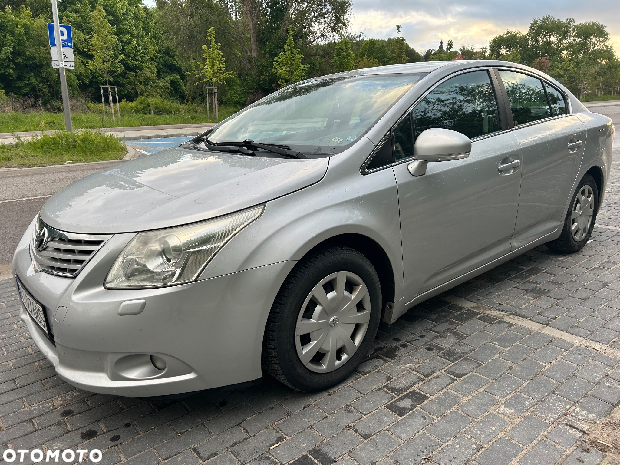 Toyota Avensis 1.6 Active - 2