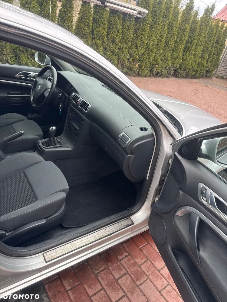 Skoda Superb 2.0 TDI DPF Ambiente - 26