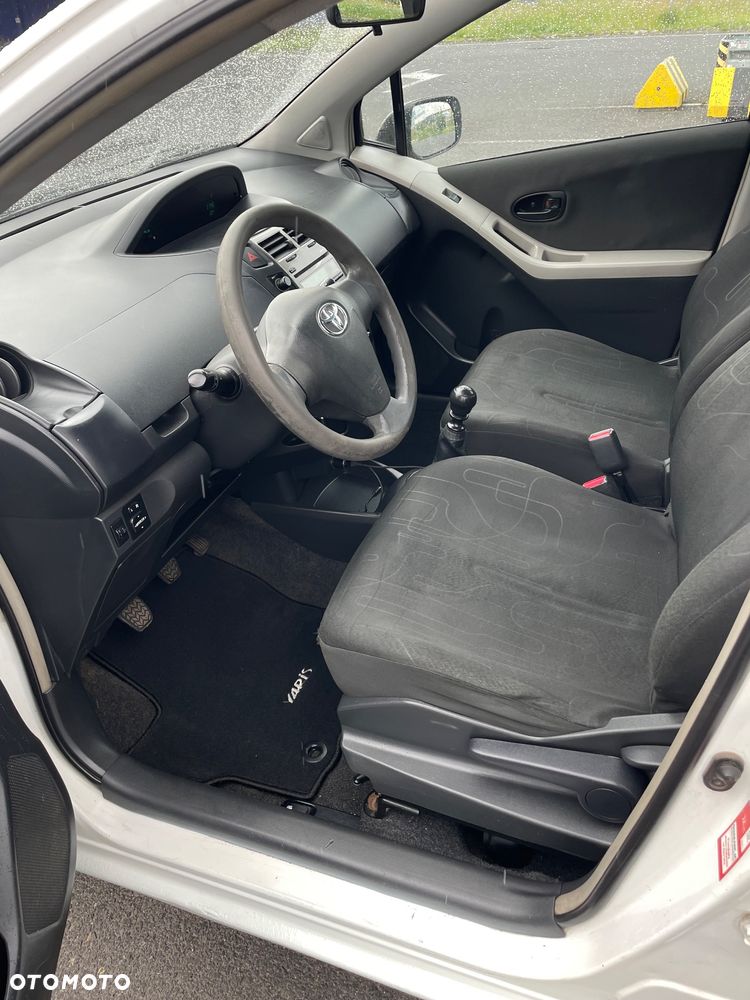 Toyota Yaris 1.4 D-4D Premium - 13