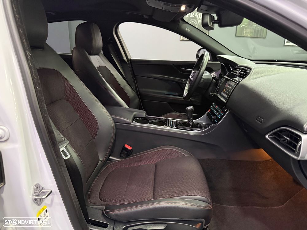 Jaguar XE 2.0 D R-Sport - 12