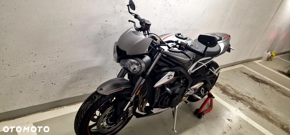 Triumph Street Triple - 7