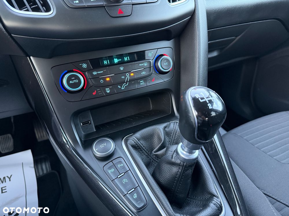 Ford Focus 1.0 EcoBoost Titanium - 28