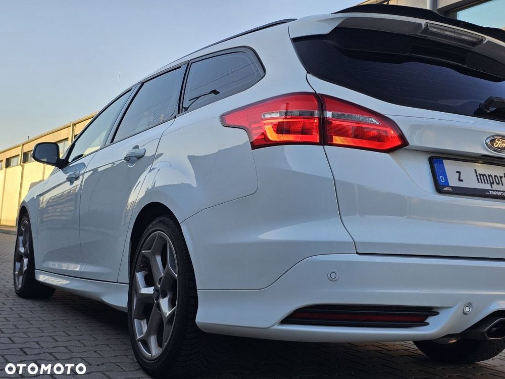 Ford Focus 2.0 EcoBoost ST mit Leder-Sport-Paket - 11