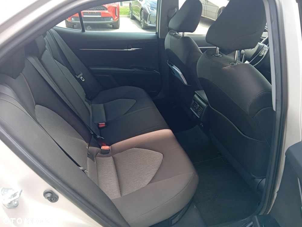Toyota Camry - 12
