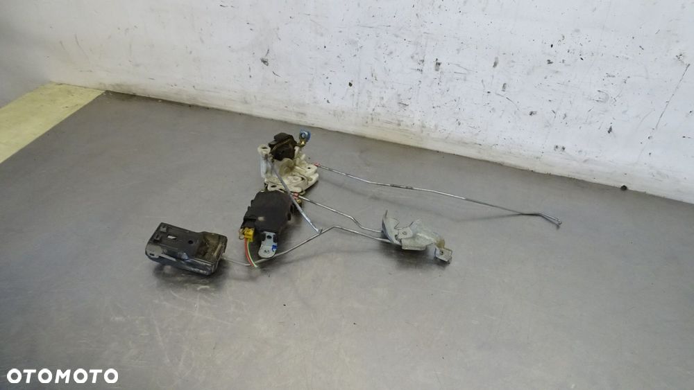 ZAMEK PRAWY PRZÓD DRZWI SUBARU FORESTER I 2.0 - 5