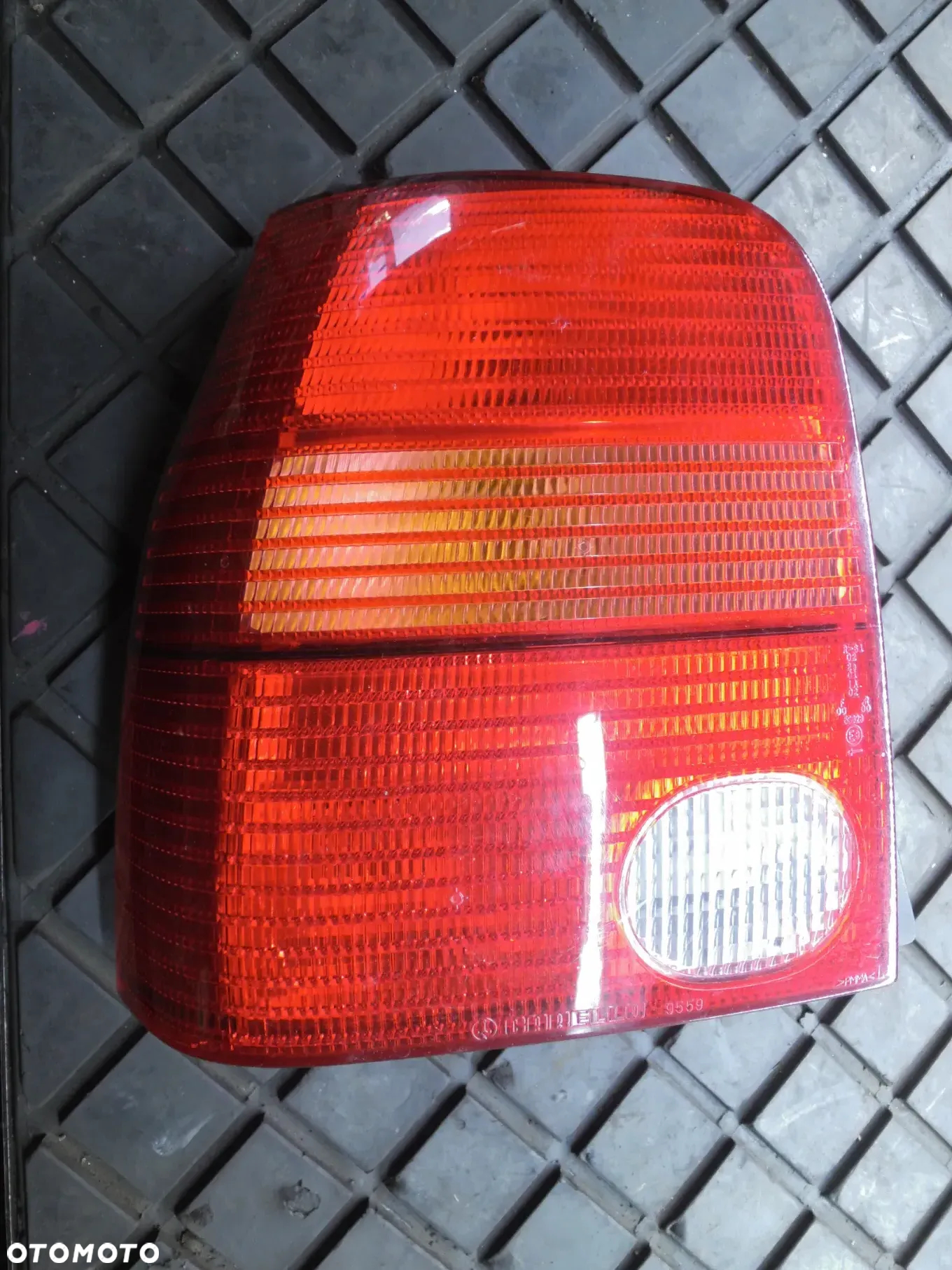 LUPO AROSA LAMPA PRAWA TYLNA 38030748 VOLKSWAGEN SEAT POSIADAM 3SZT - 4