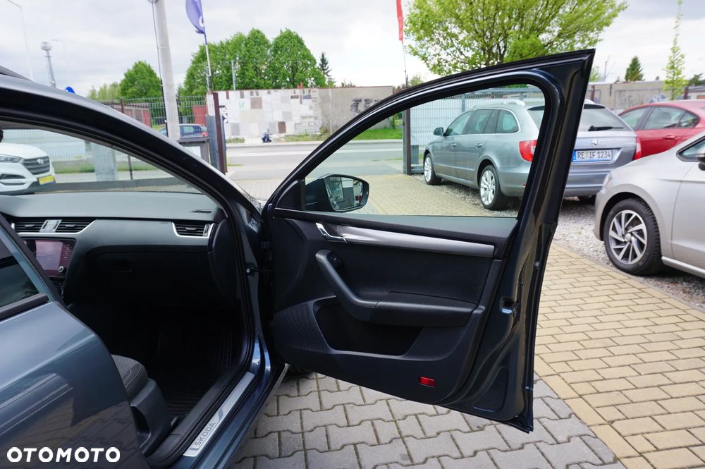 Skoda Octavia 2.0 TDI DSG Soleil - 24