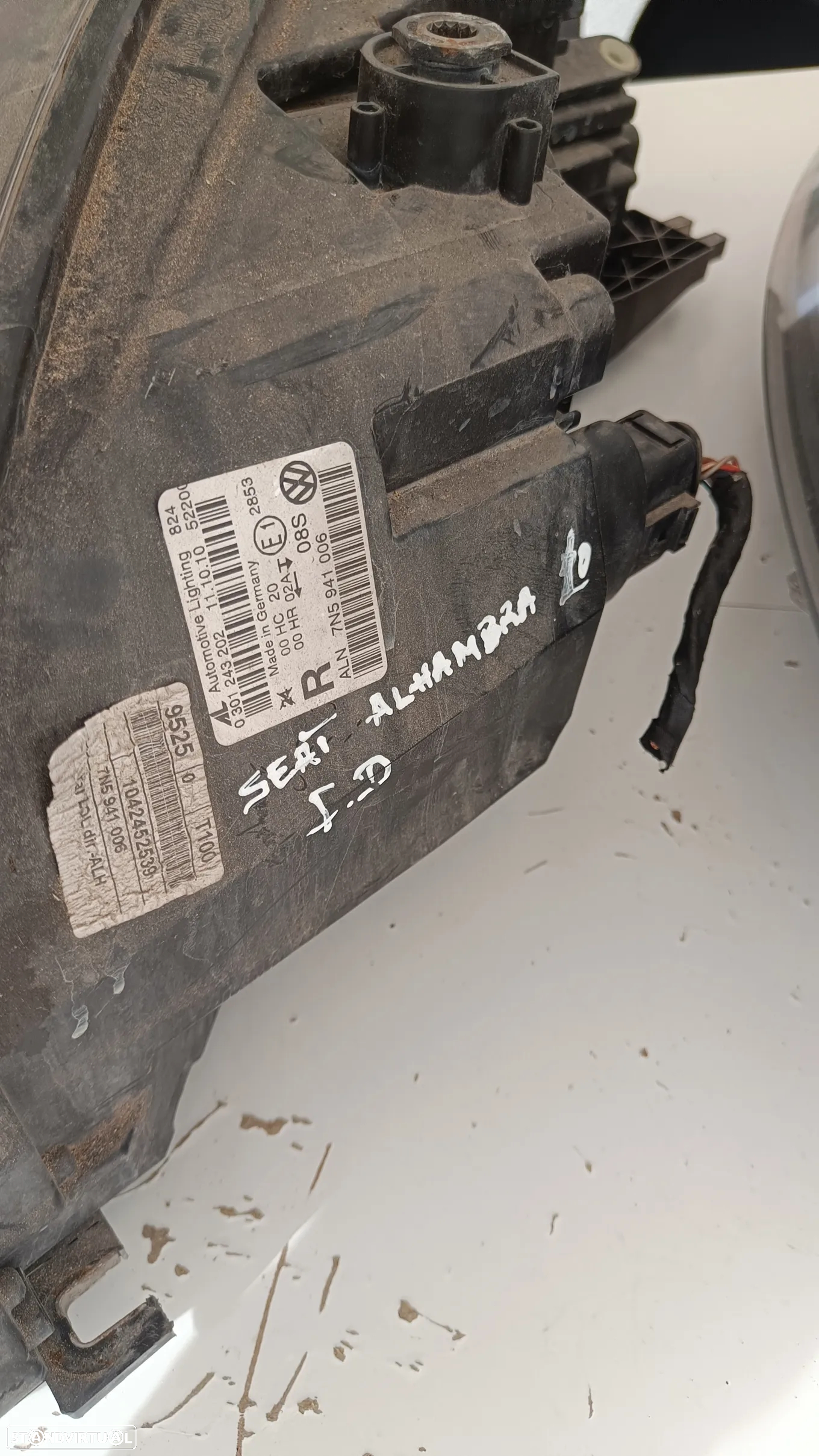Farol óptica esquerdo SEAT Alhambra 2011 - 3