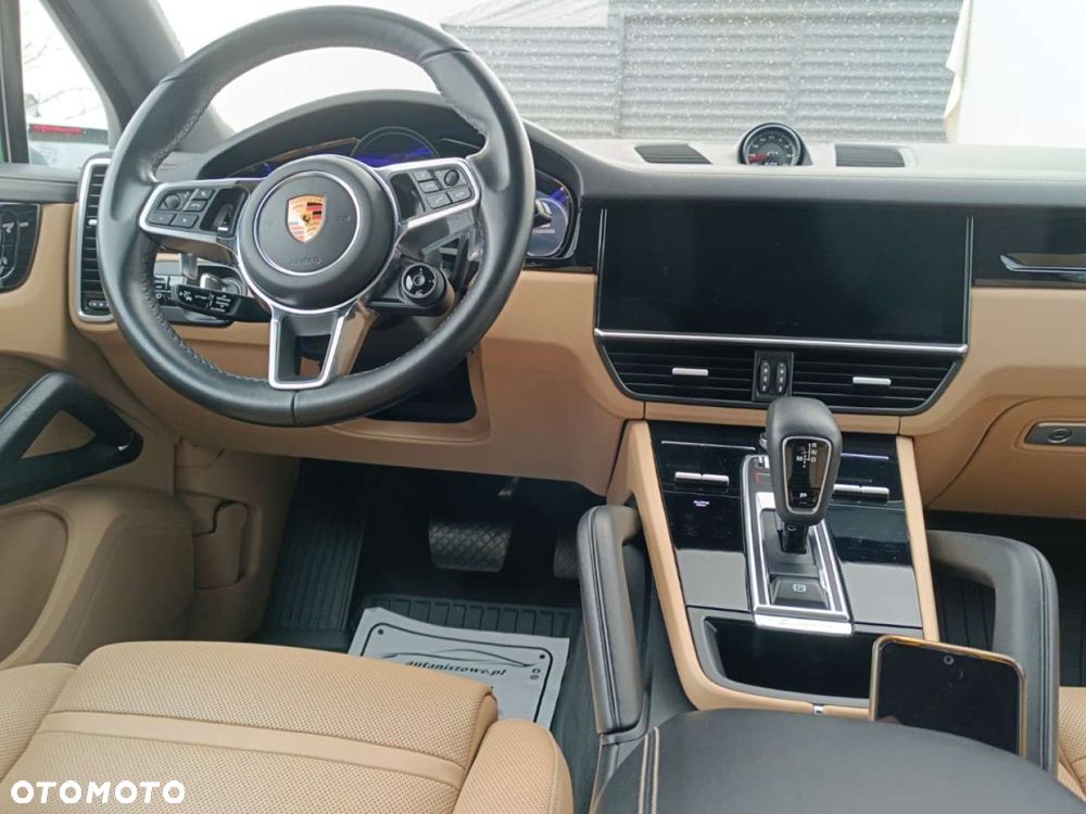 Porsche Cayenne - 21